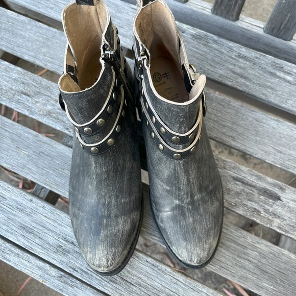 Circle G New, Never Worn, Western Style Leather Booties, Size 9.5 - Picture 11 of 12